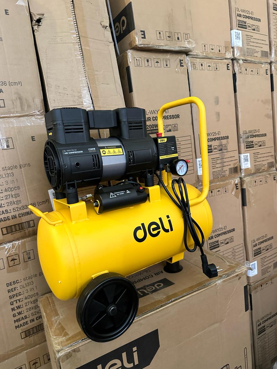 Compresseur d'air Deli 1,2 kW